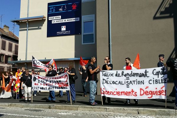 Des salariés de Data Mailing ont manifesté devant le TGI de Strasbourg