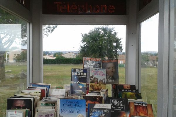 La mini-bibliothèque de la commune du Séquestre, dans le Tarn