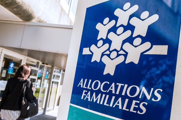 La CAF d'Annecy a été évacuée après qu'une femme s'y est introduite avec une hache.