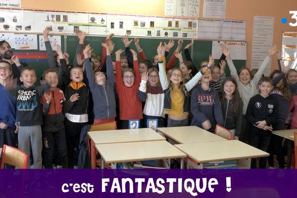 Des CM1-CM2 de l’école Jacqueline Duhême (Joué-l'Abbé) devant les caméras de TV Loustics