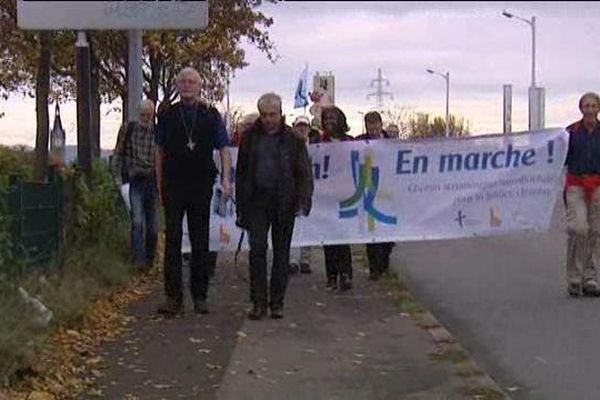 300 pèlerins chrétiens ont franchi le Rhin samedi à Strasbourg.