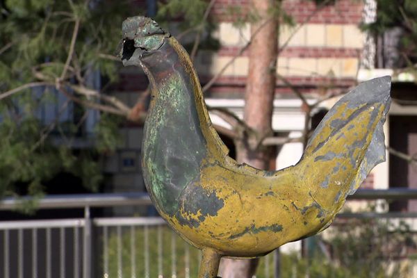 Le coq en zinc éait porté disparu depuis 1944. Il attendait son heure dans une cave...