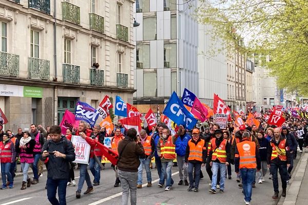 Entre 750 et 1 500 Rennais ont répondu à l'appel de l'intersyndicale en fin de journée ce vendredi.