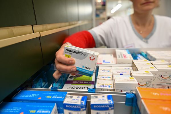 Dans certaines officines, l’amoxicilline commence parfois à manquer dans les rayons. Des problèmes d’approvisionnement touchent la France.