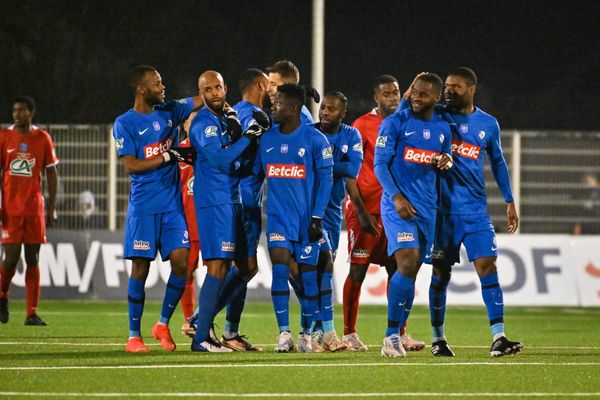 Les joueurs du GF38 face à Vierzon, en 8es de finale de la Coupe de France 2023.