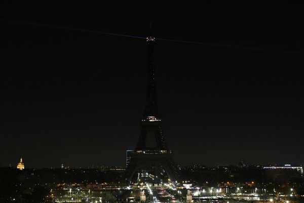 La tour Eiffel ne sera pas autant éclairée cet hiver pour économiser de l'énergie.