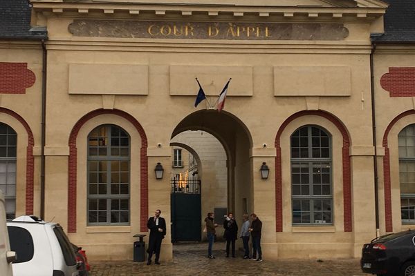 La cour d'appel de Versailles va juger un couple pour maltraitance sur animaux.