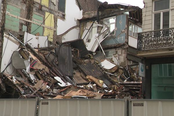 L'un des immeubles effondrés de la rue Pierre Mauroy, dans le centre de Lille.