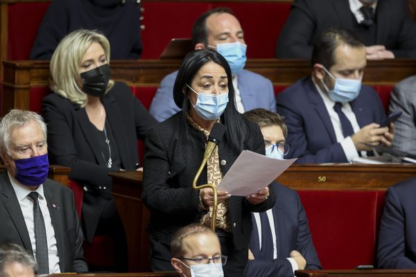 Catherine Pujol, députée RN des Pyrénées-Orientales, lors des questions au gouvernement dans l'hémicycle de l'Assemblée Nationale - Janvier 2021