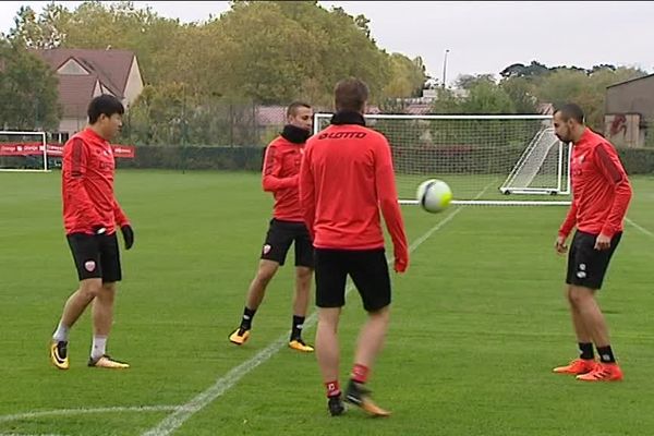 Les joueurs du DFCO à l'entraînement jeudi matin 12 octobre