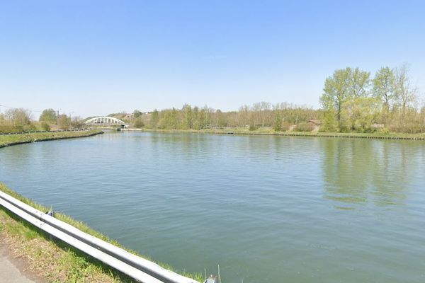 La gare d'eau à Courcelles-lès-Lens.