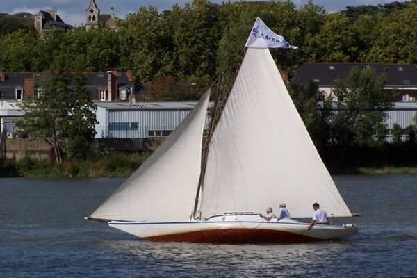 Vétille, premier yacht à coque en fer galvanisé français, construit à Nantes en 1893