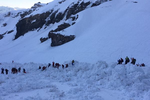 L'avalanche a fait 1 mort et 3 blessés.