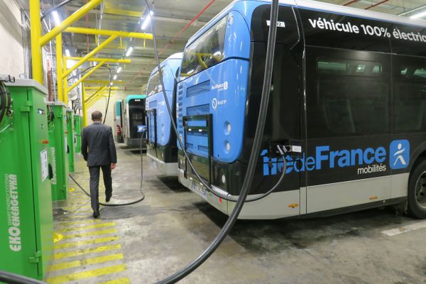 Des bus éléctriques dans le centre bus Paris Est rue de Lagny (Paris XXe) (Archives)