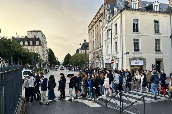 Les 1600 élèves du collège et lycée Zola de Rennes ont été évacués après la réception d'un mail menaçant la cité scolaire ce jeudi 19 octobre 2023