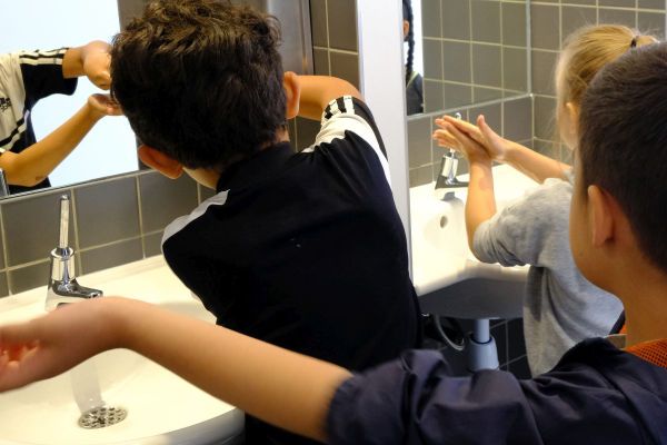 Le lavage des mains peut expliquer la baisse du nombre de cas de gastroentérites cette année.