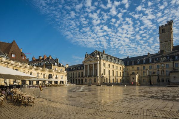 La place de la Libération de Dijon.