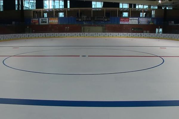 La patinoire prête pour le 1er match du Lyon Hockey Club, le 29 septembre.