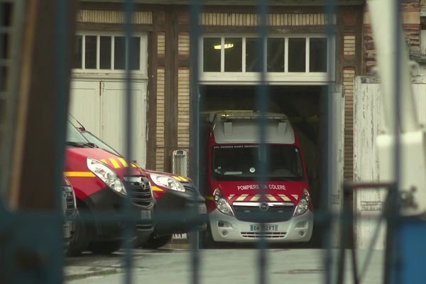 La caserne Saint-Georges de Rennes est fermée depuis samedi, suite à l'annonce de deux cas de coronavirus concernant un sapeur-pompier et sa femme résidant dans ce centre de secours. 
