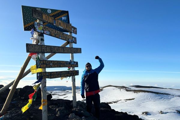 Terry Bauet au sommet du Kilimandjaro le jeudi 25 juillet 2024