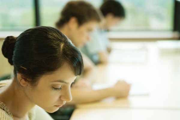 Des étudiants en examen