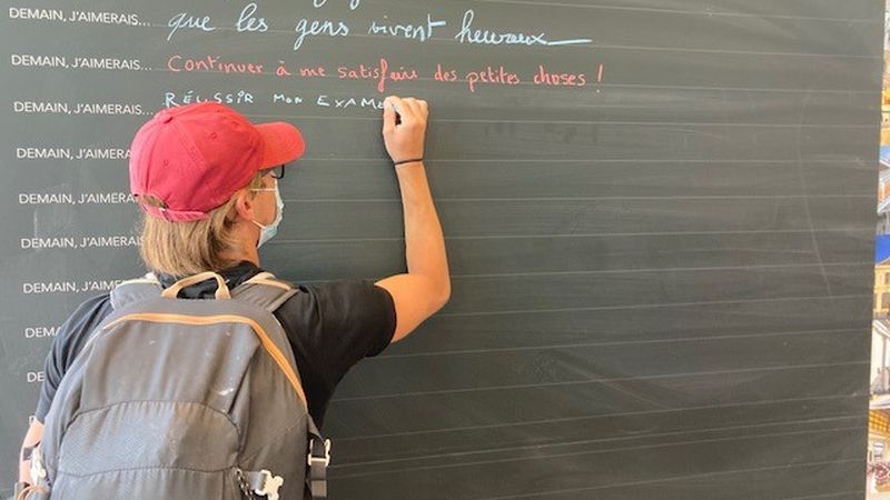 Toulouse : Un Mur D'expression À La Gare Matabiau Pour Recueillir Les  Sentiments Des Voyageurs Anonymes