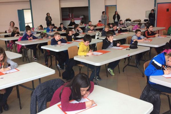 Les élèves de La Mure en Isère ( photo) et du Puy-en-Velayont participé, vendredi 24 mars, à la "dictée du Tour".