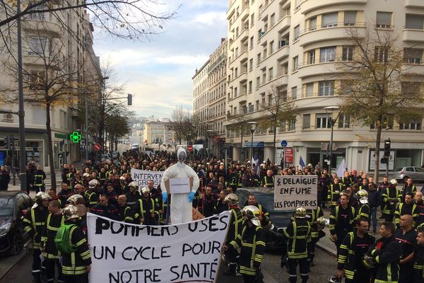 Les pompiers manifestent dans les rues de Lyon - 5/11/18 - (avenue Berthelot)