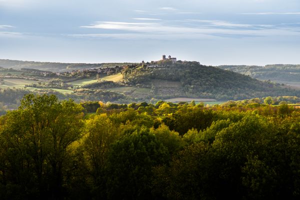 La colline de Vézelay (Yonne) en fin de journée.