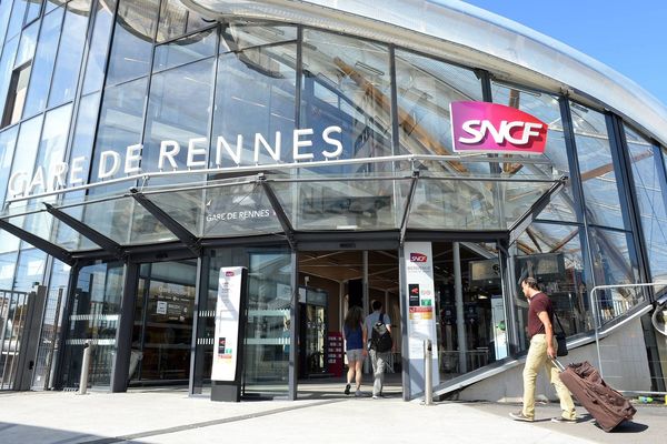 A la gare de Rennes, une femme est menacée puis violée à l'extérieur de la ville.