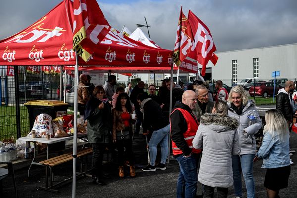 Les salariés de Sanofi de l'usine de Lisieux étaient en grève pour protester contre la cession de 50% d'Opella au fond d'investissement américain CD&R.