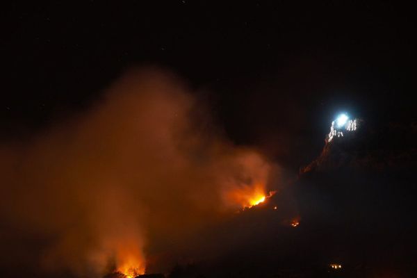 Le feu était impressionnant en début de soirée