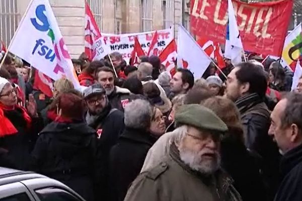 La manifestation rue de la Préfecture, soit environ 350 personnes