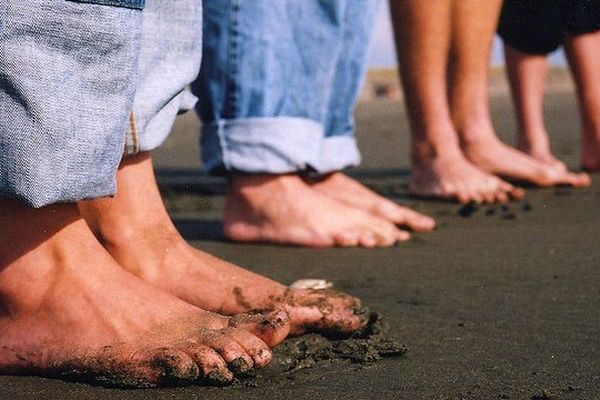 Il fait chaud, on se détend des orteils