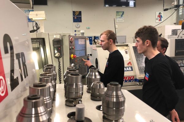 A Valence, l'objectif est d'accueillir 74 apprentis de 15 à 30 ans la première année, puis 350 par an. Sont proposées des formations de différents niveaux du CAP chaudronnerie option soudage, au BTS maintenance des systèmes option systèmes de production ou électrotechnique, en passant par un Bac usinage, métiers de l'électricité et de ses environnements connectés(MELEC) et maintenance de équipements industriels (MEI). 