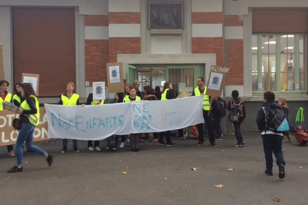 Devant l'école Etienne Billières ce jeudi matin