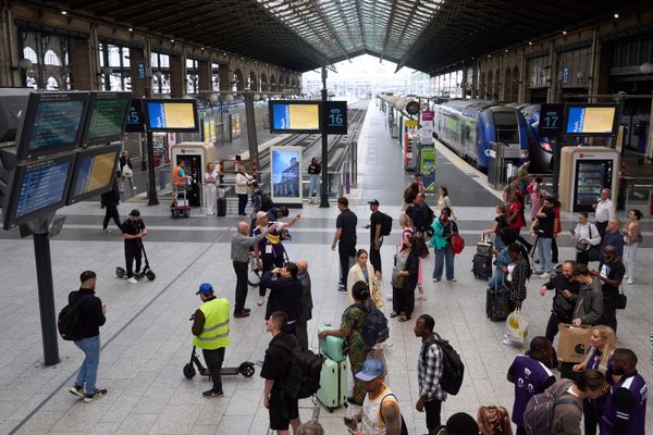 800 000 passagers ont été affectés par l'"attaque massive" dont a été victime la Sncf dans la nuit de jeudi à vendredi.