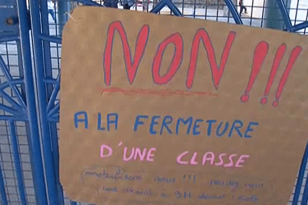 Les parents d'élèves ont manifesté ce lundi matin à Banyuls-sur-Mer - 14 avril 2014.