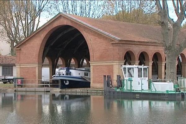 Un garage de réparation des péniches