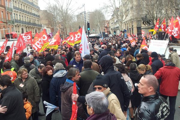 Départ de la manifestation contre le projet de loi sur l'emploi à Toulouse place Jeanne d'Arc