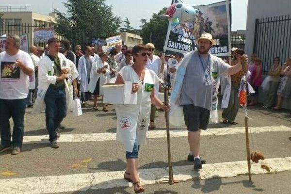 "Sauvons la recherche" scandent les salariés de Sanofi Toulouse