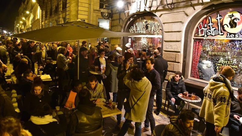 Nantes Le Bar Le Chat Noir Se Deconfine Et Sort Doucement Les Griffes Face A La Prefecture