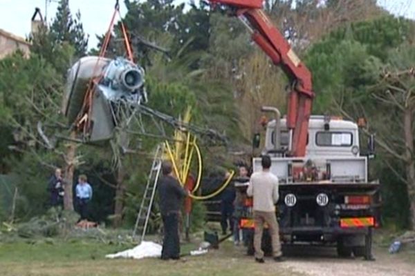 Le crash de l' hélicoptère a causé la mort de 3 personnes.