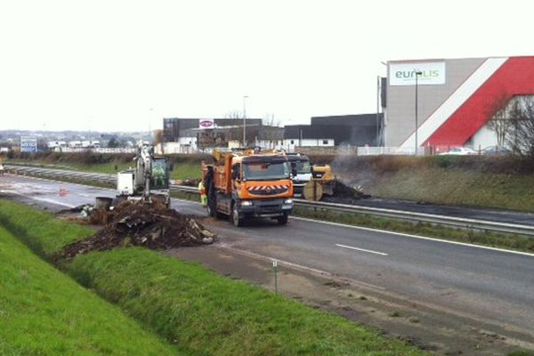 Barrage routier : nettoyage à Hillion (22)