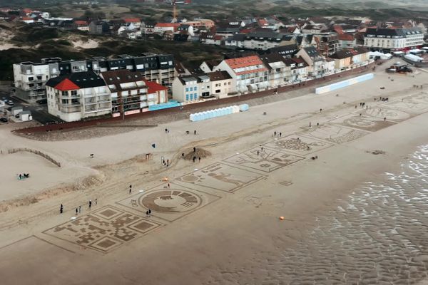 Les dessins sur le sable créés par les participants du Beach Art Festival de Fort-Mahon samedi 11 septembre 2021