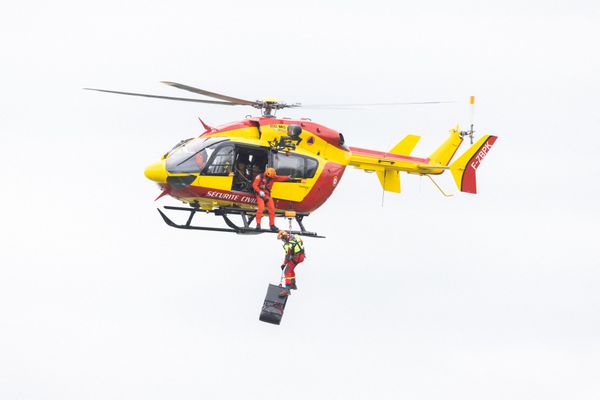 La victime aurait chuté en contrebas d'une falaise lors d'une randonnée dans les gorges Saint-Vincent au sud de Perpignan dans les Pyrénées-Orientales.  Les randonneurs qui l'accompagnaient, sous le choc, ont été hélitreuillés. Une enquête est ouverte. ( Photo d'illustration)