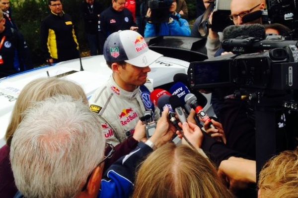 Sébastien Ogier devant les journalistes après la première matinée de course