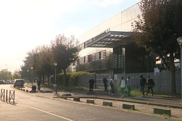 Une enseignante a été violemment bousculée dans ce lycée de Combs-la Ville en Seine-et-Marne.