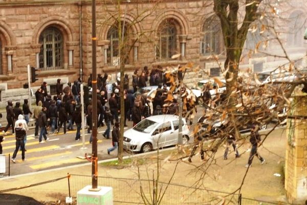 Heurts entre supporters de l'OGC Nice et policiers à Metz dimanche 6 janvier 2013.