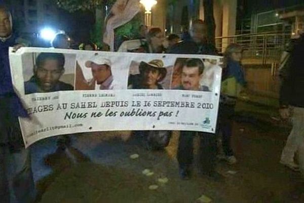 Paris - marche nocturne pour les otages au Sahel - 16 septembre 2013.